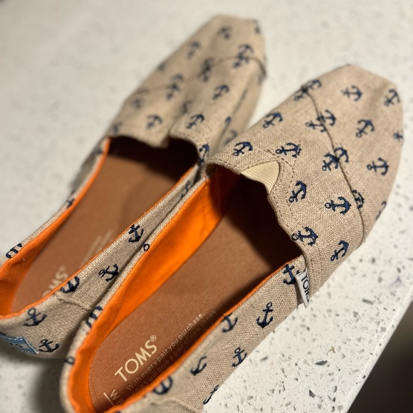 Womens Toms with Anchor Size 8. Brand New. Never worn. - Picture 4 of 5